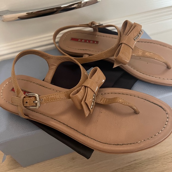 PRADA bow sandals. Prettiest patent leather bow great for the pool or everyday! - Picture 3 of 10